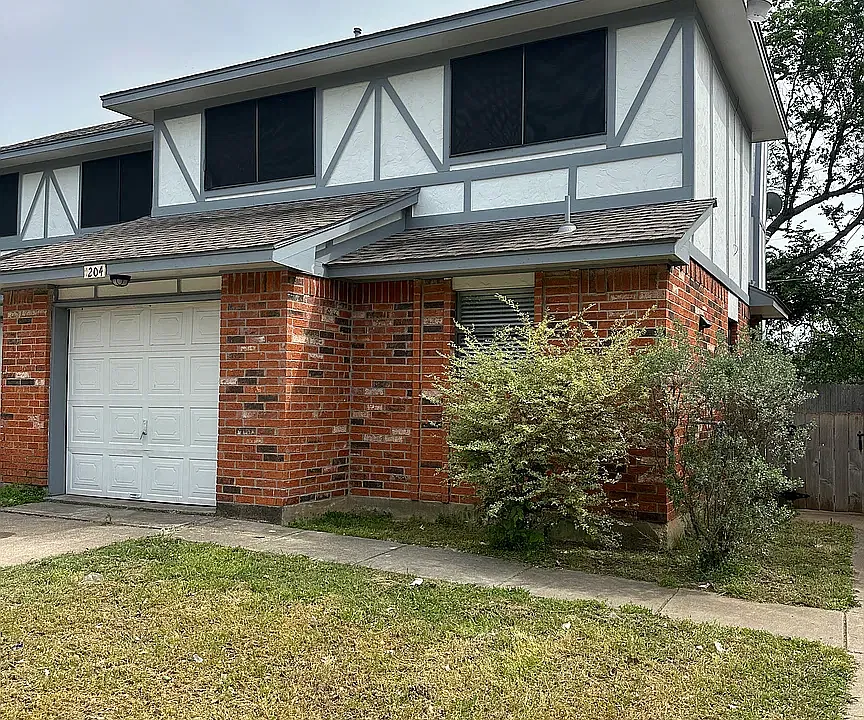 1204 English St