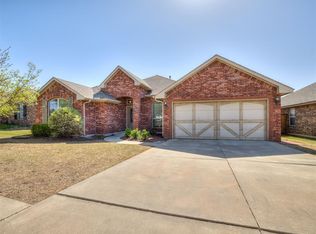 19121 Green Springs Dr, Edmond, OK 73012