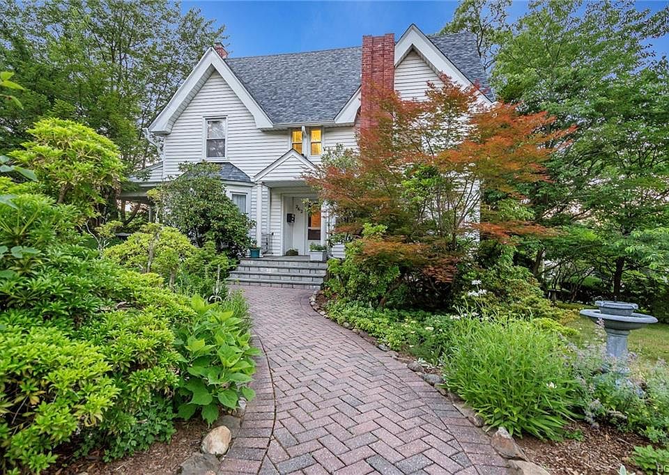 1st image of 262 Fisher Ave