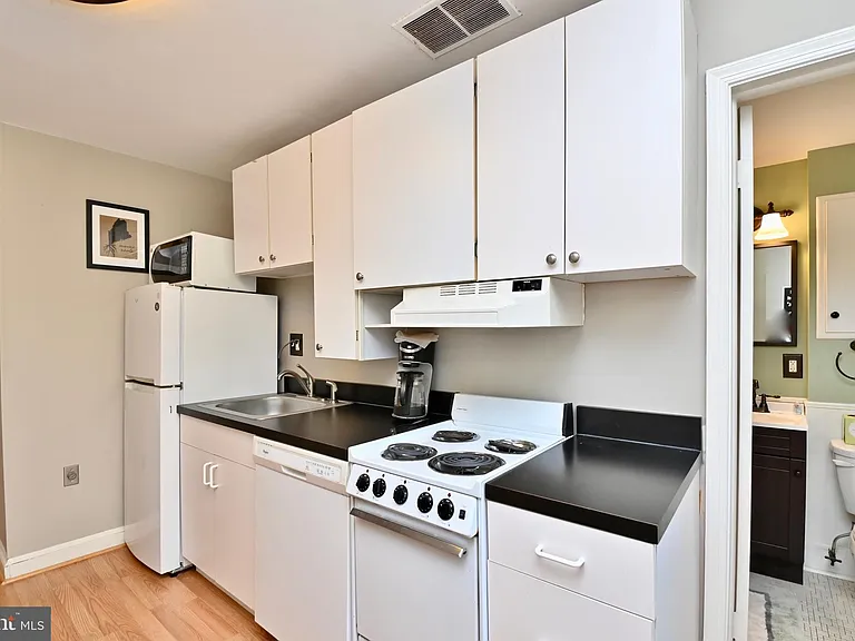 639 Massachusetts Ave NE #1 — Photo 15