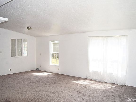4th image of 629 Chenois Ave NE