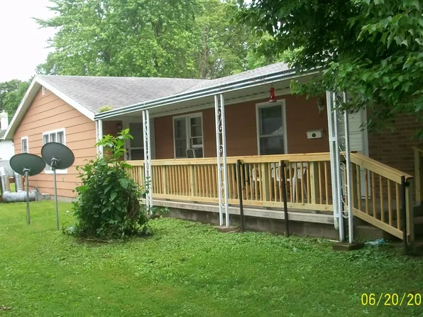 211-213 W Locust St, Watseka, IL 60970