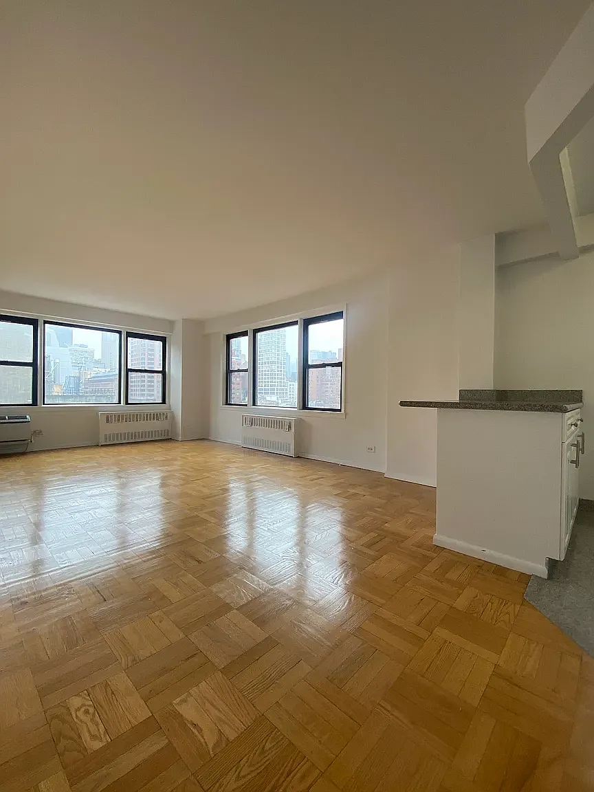 245 East 24th Street — Photo 4