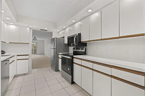 1801 Eleuthera Point #J3 Photo 1