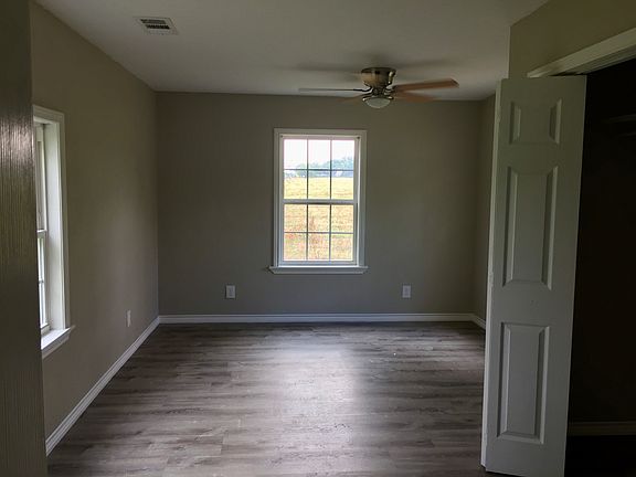 4th image of 870 NE Acc Rd