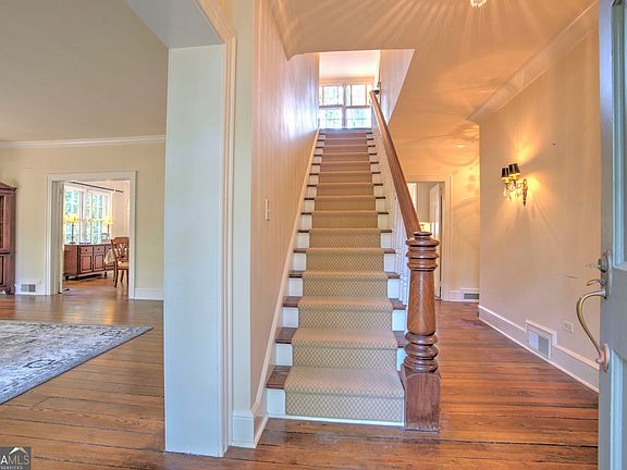 3rd image of 209 Sherwood Rd