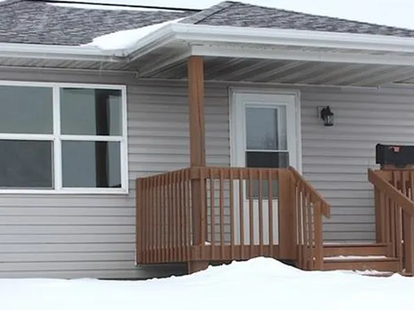 127 Prairie St, Pella, IA 50219