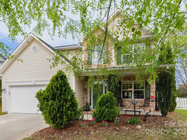 7 Carraway Ct, Asheville, NC 28804