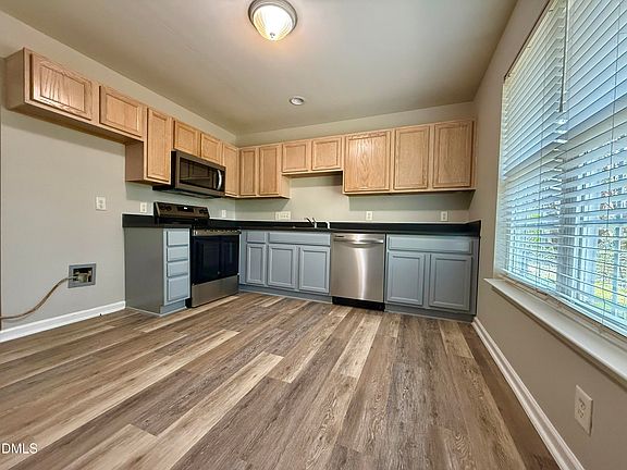 5th image of 10 Red Ln