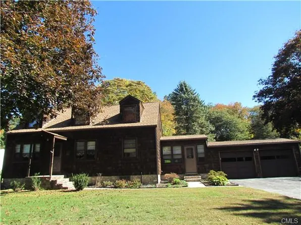 6 Blueberry Ln, Monroe, CT 06468