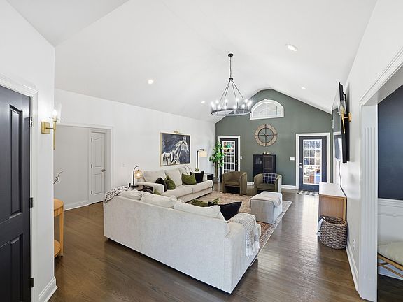 4th image of 2000 Webster Rd