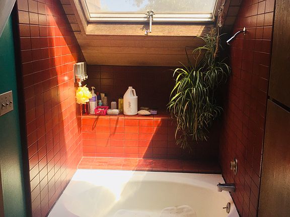 Sunken Tub w/ Skylight