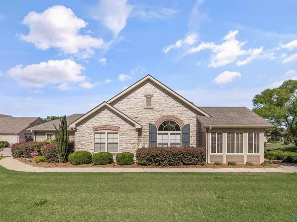 76 Laurel Ln SE, Brownsboro, AL 35741