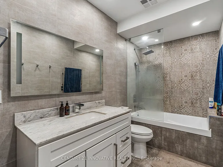 160 Baldwin St #420 — Photo 35