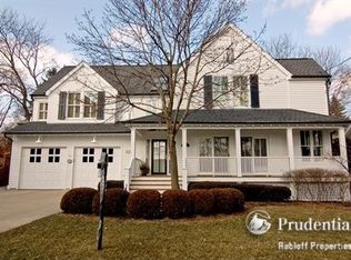 532 Anthony St, Glen Ellyn, IL 60137