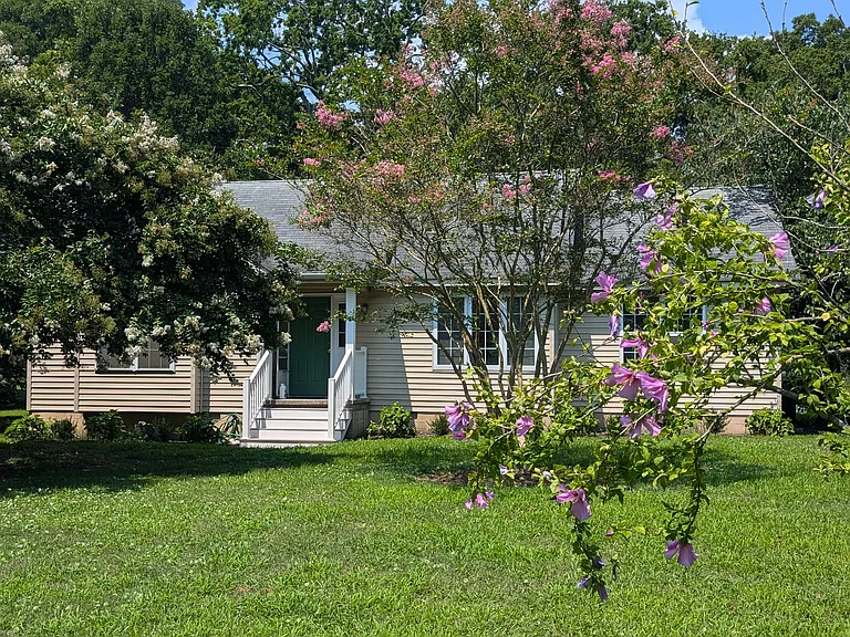 7430 Bayside Rd — Photo 3