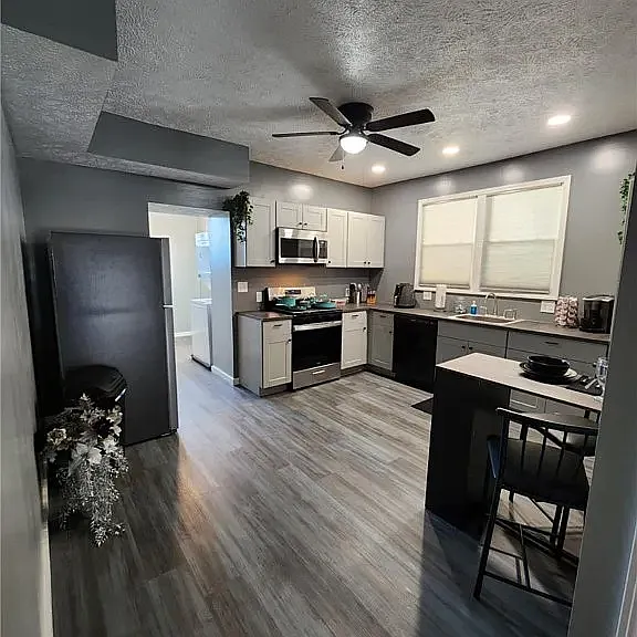639 Bell St — Photo 4
