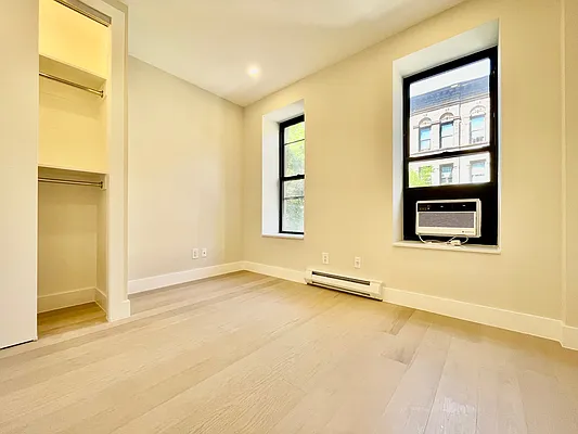 Rented by HOLTON REAL ESTATE INC. | media 27