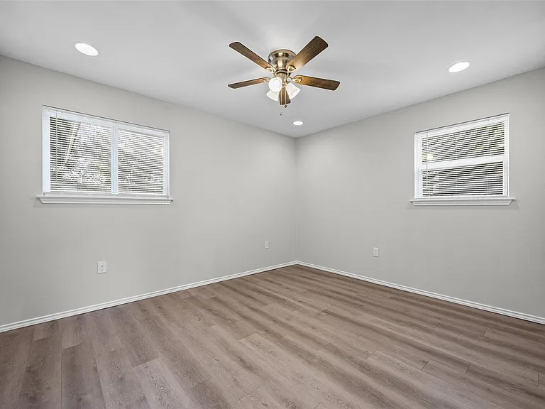 2615 Ektom Dr #B — Photo 12