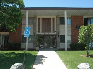 9446 Dee Rd #104D, Des Plaines, IL 60016