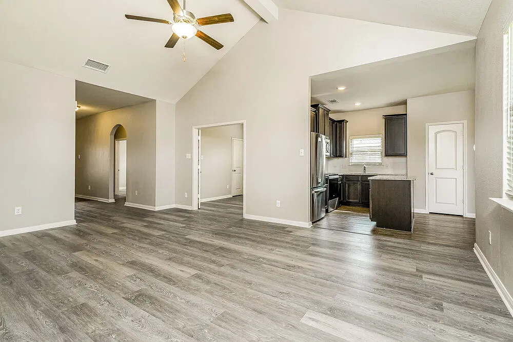 4 bed, 2.0 bath, 1656 sqft, $2,210 — Photo 4