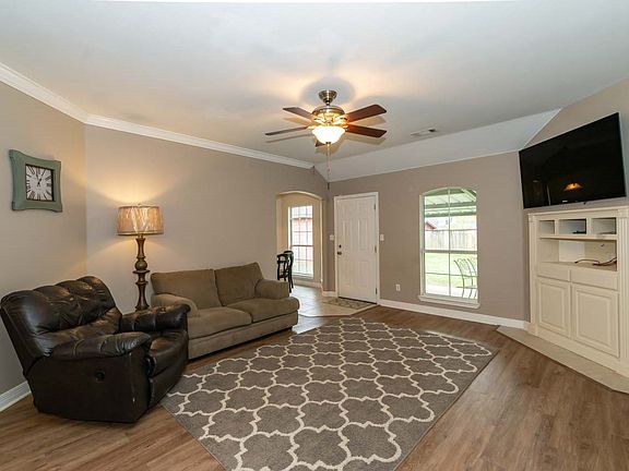 4th image of 1500 Willow Bend Dr