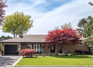 302 Harmony Rd, Hamilton, ON L9G2T2