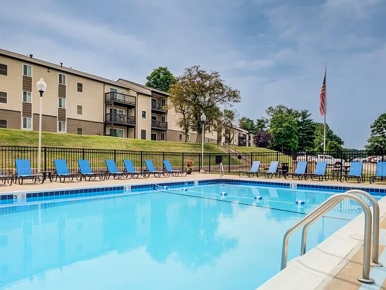 Squires Manor Apartment Homes — Photo 15