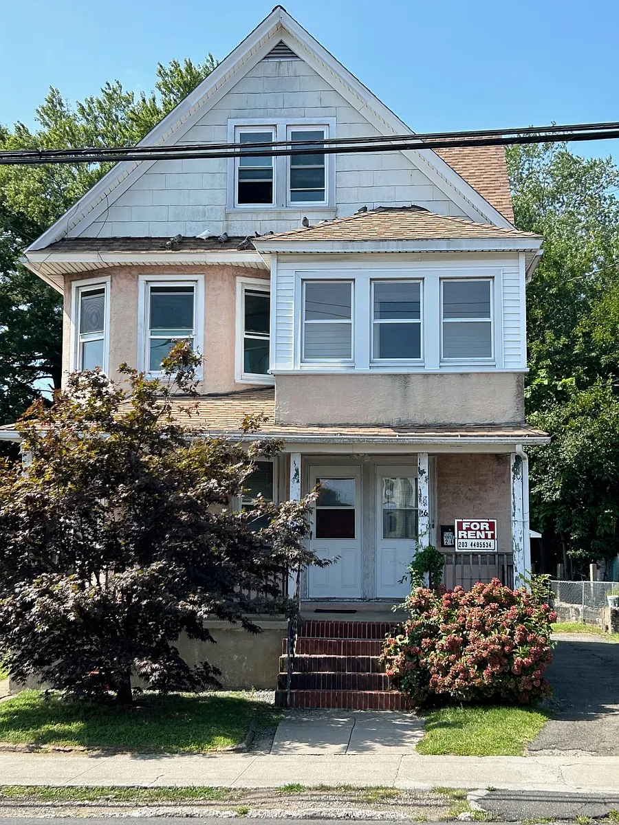 Front of house - 26 Arlington St #2