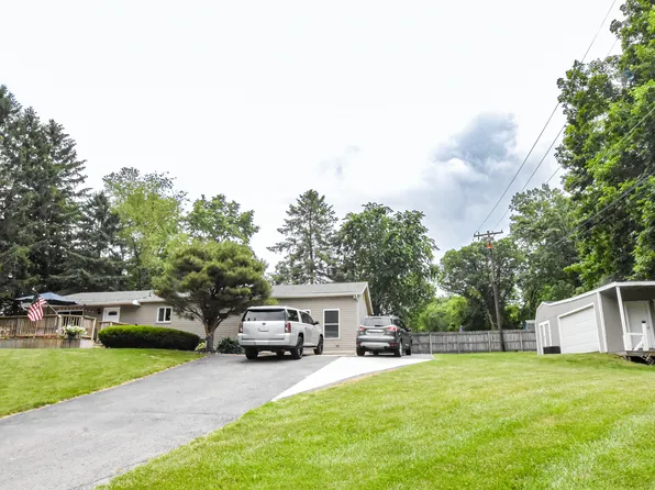2378 Melton Dr, Howell, MI 48843