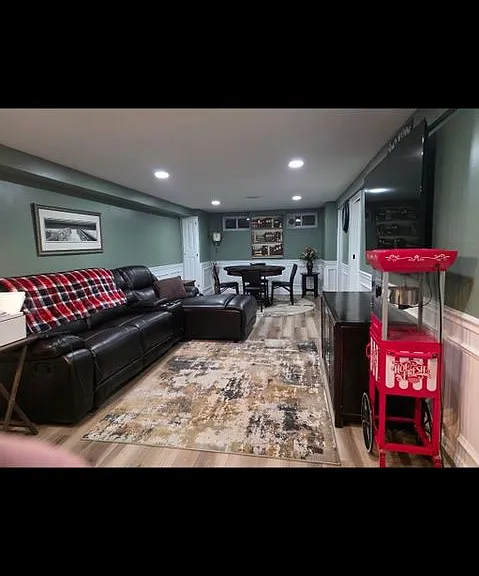 215 Albany Ave — Photo 22
