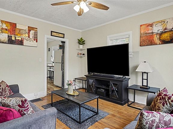 4th image of 72 Bernard St