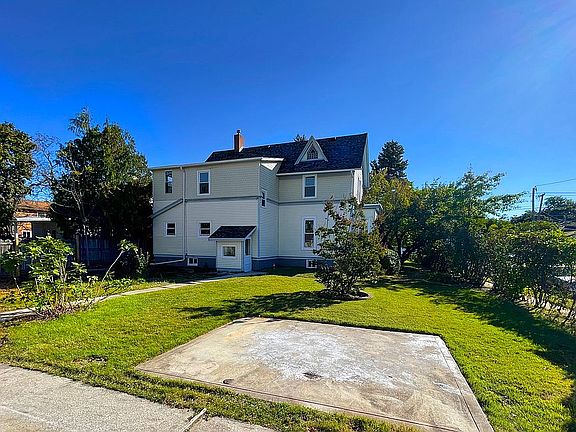 4th image of 2724 Grand Ave
