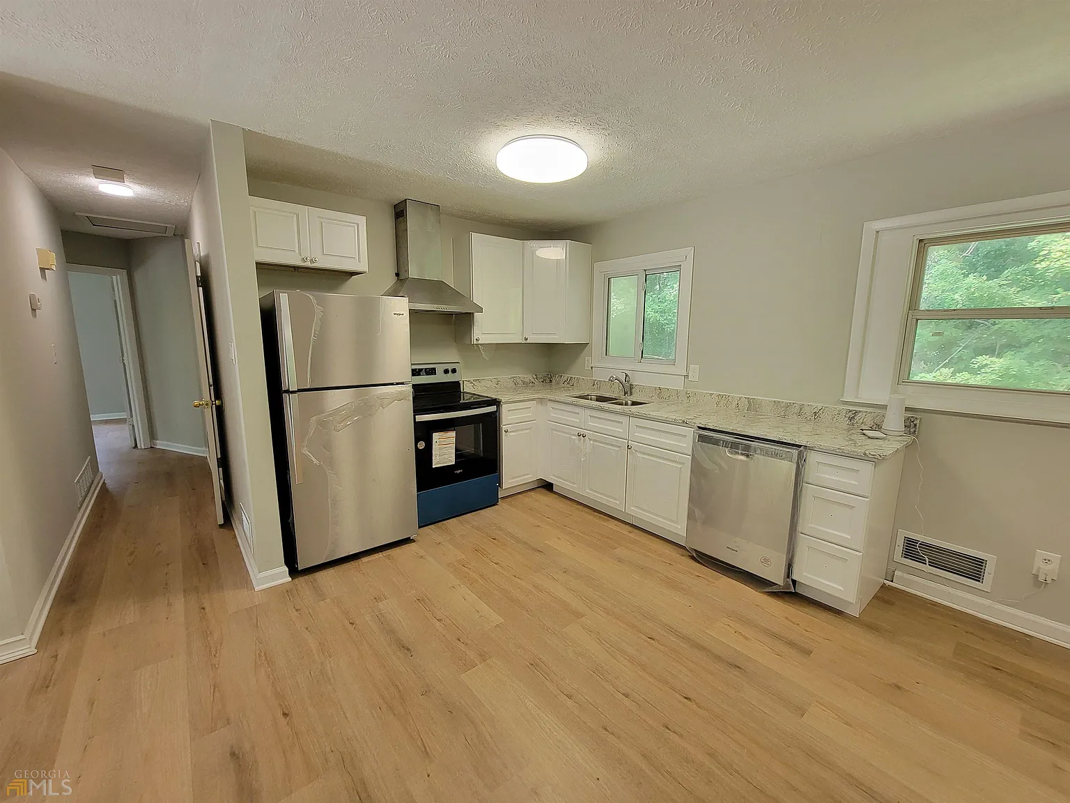 5 bed, 2.0 bath, 2000 sqft, $1,870 — Photo 3