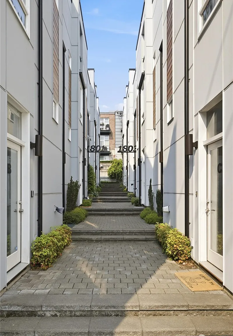 2 bed, 1070 sqft, $3,400 — Photo 1