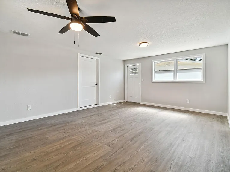 535 W Palmeden Dr — Photo 13
