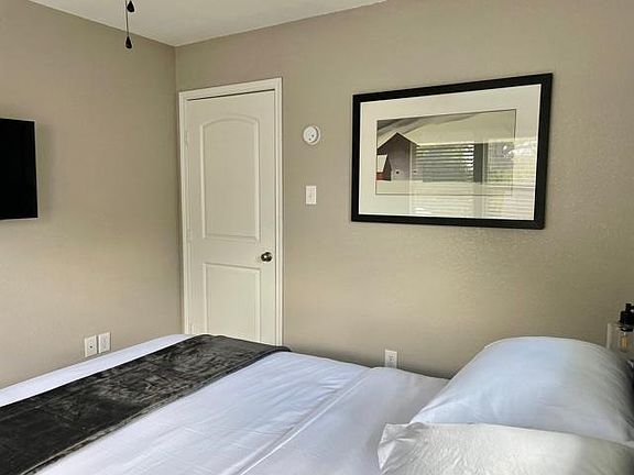 3rd image of 5024 Ennis St