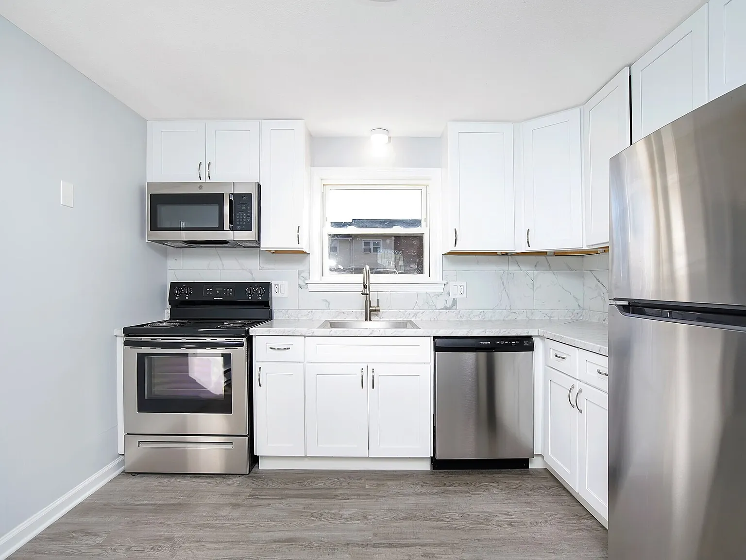 2 bed, 1.5 bath, 900 sqft, $1,800 — Photo 1