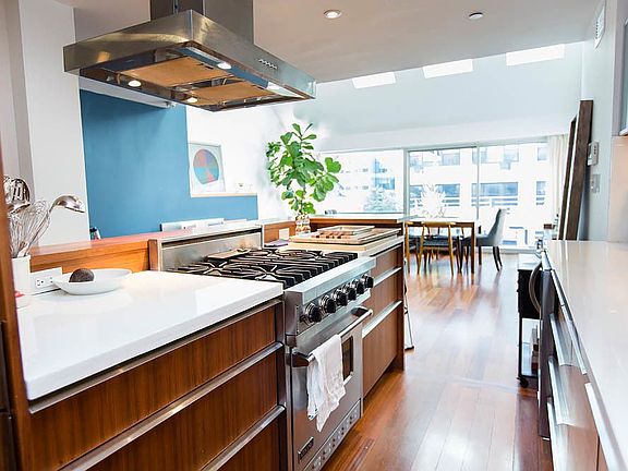 3rd image of 242 E 58th St #1
