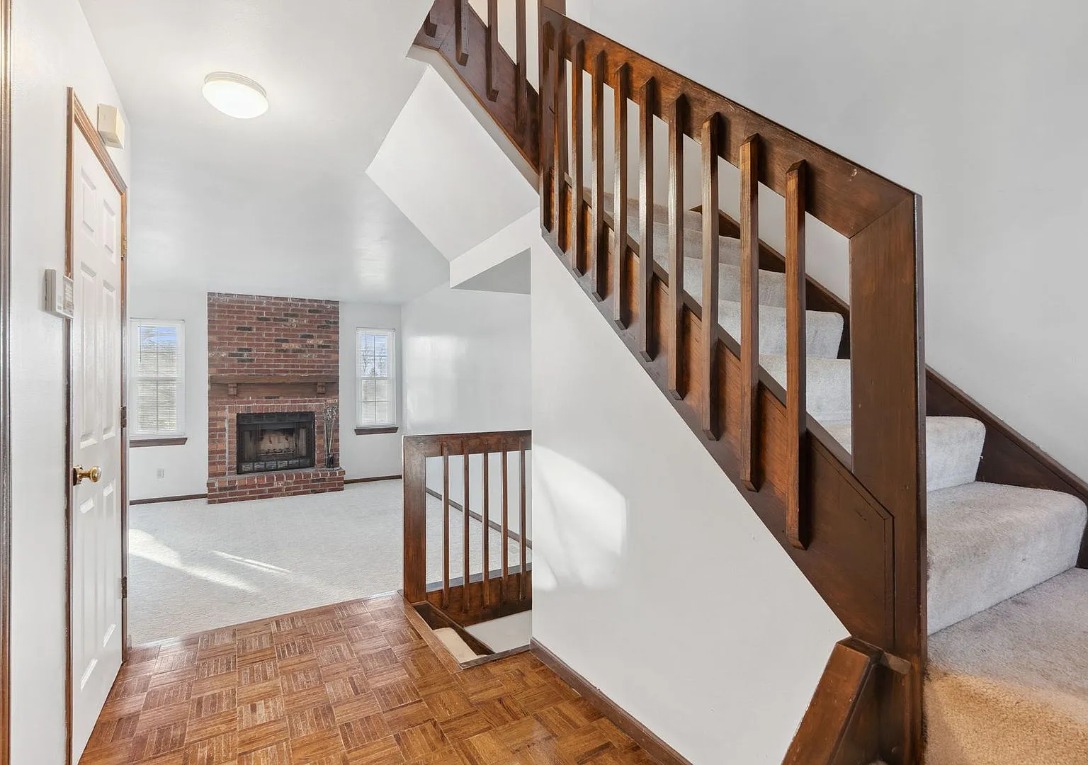 Coming Soon - Spacious 2-Bed, 3.5-Bath Townhouse With Stunning Lake Views — Photo 3