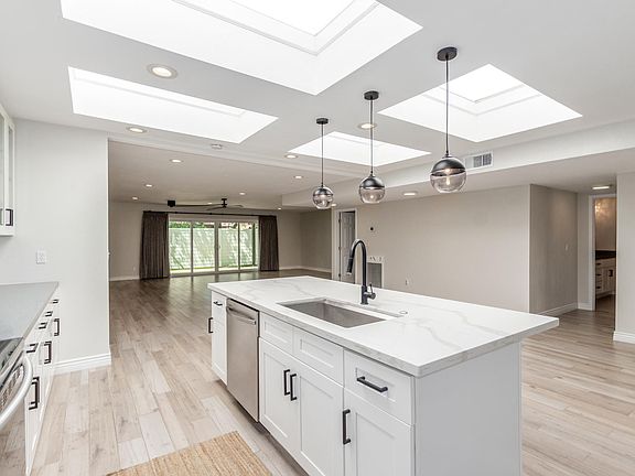 4th image of 8618 E Mackenzie Dr
