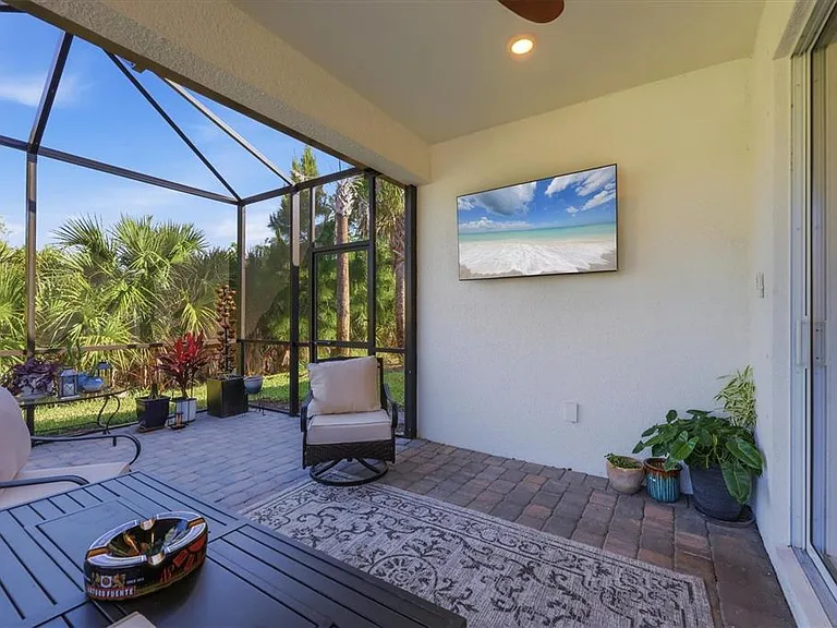 25029 Pearl Lake Cir — Photo 37