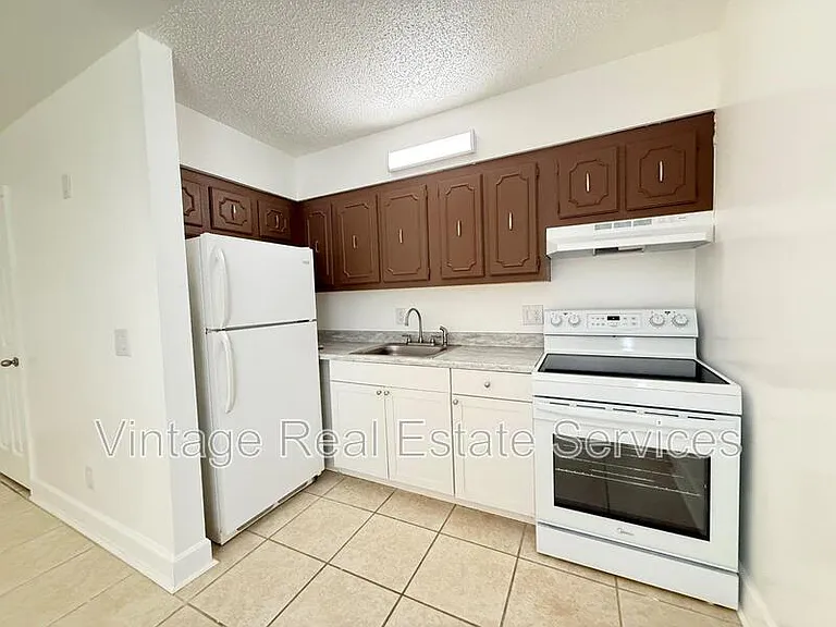 Whitehall Garden Apartments — Photo 2