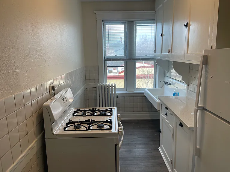 608 Selby Ave — Photo 4