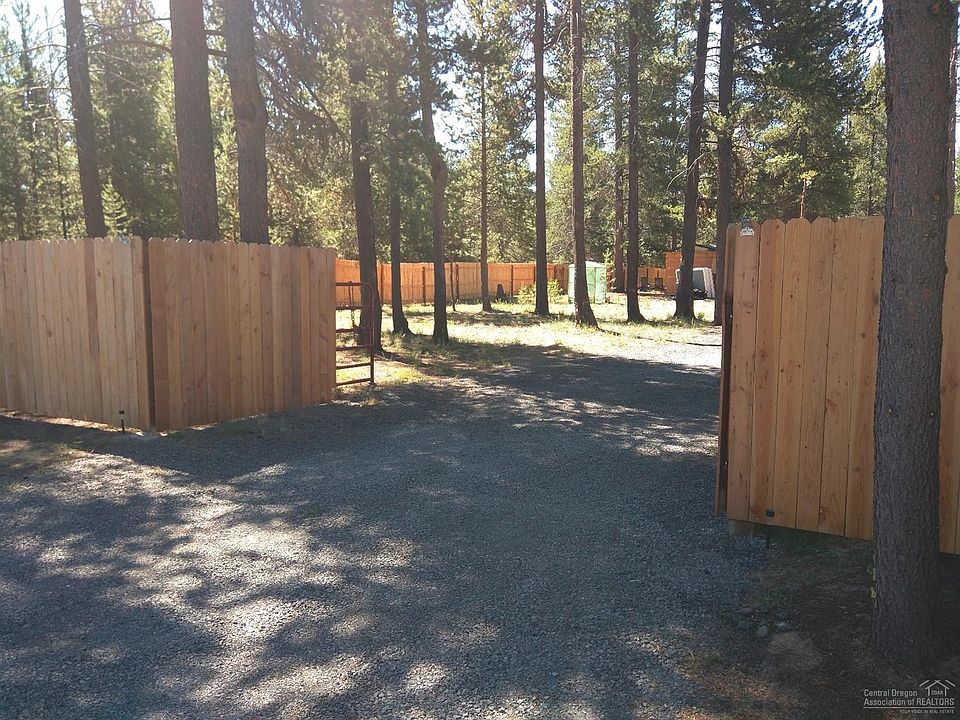 1st image of 16137 Snowberry Ln
