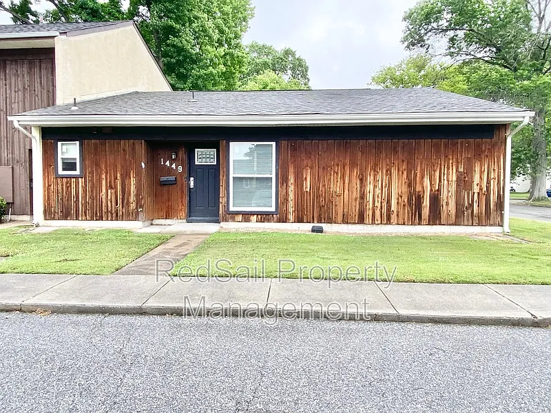 3 bed, 1.5 bath, 1248 sqft, $1,695 — Photo 2