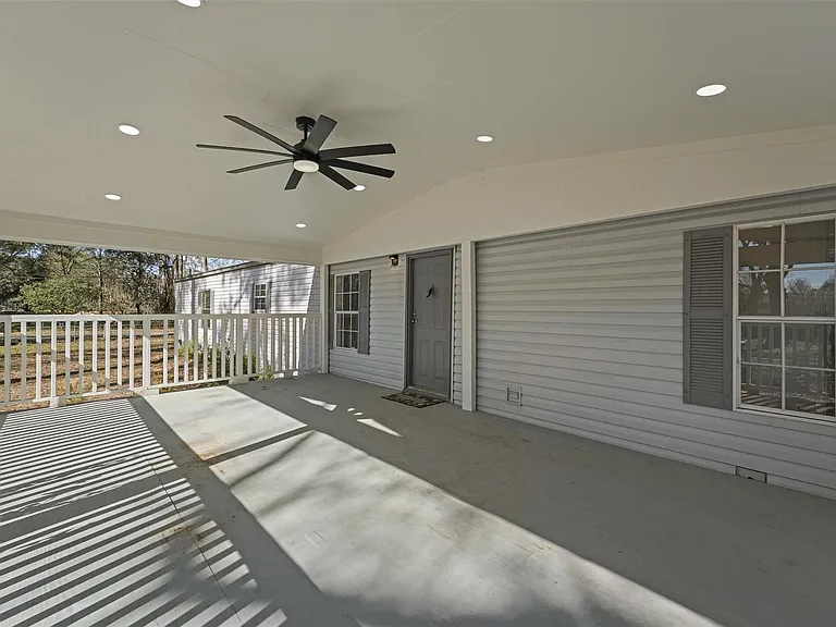 23239 Lakeside Dr — Photo 2