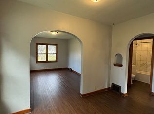 1601 W 11th St, Waterloo, IA 50702