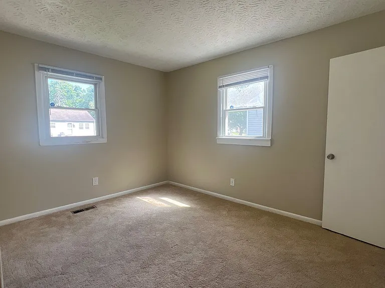 2250 N Goodlet Ave — Photo 5