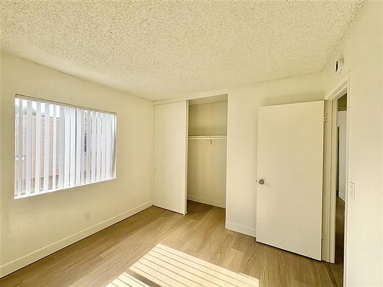 Baylor Apartments - 7531 — Photo 24